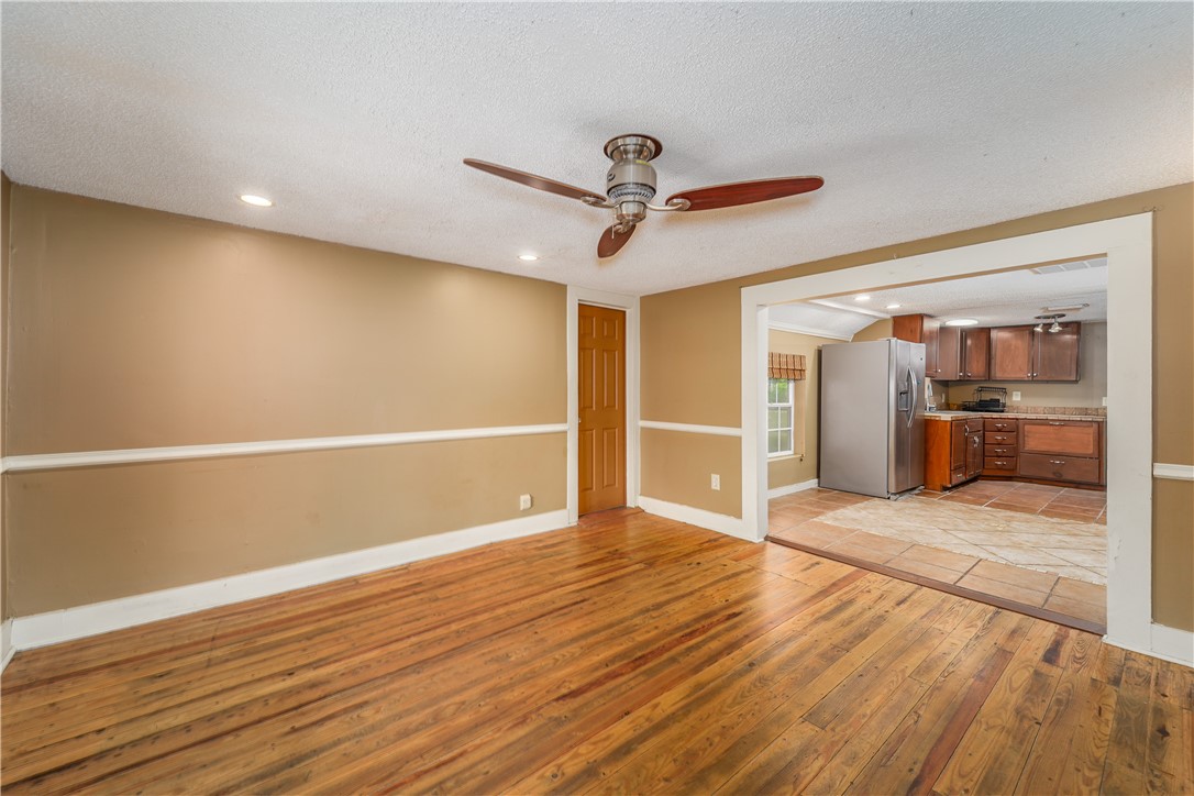 584 Knox Street Nahunta, GA 31553 - Photo 5 of 41