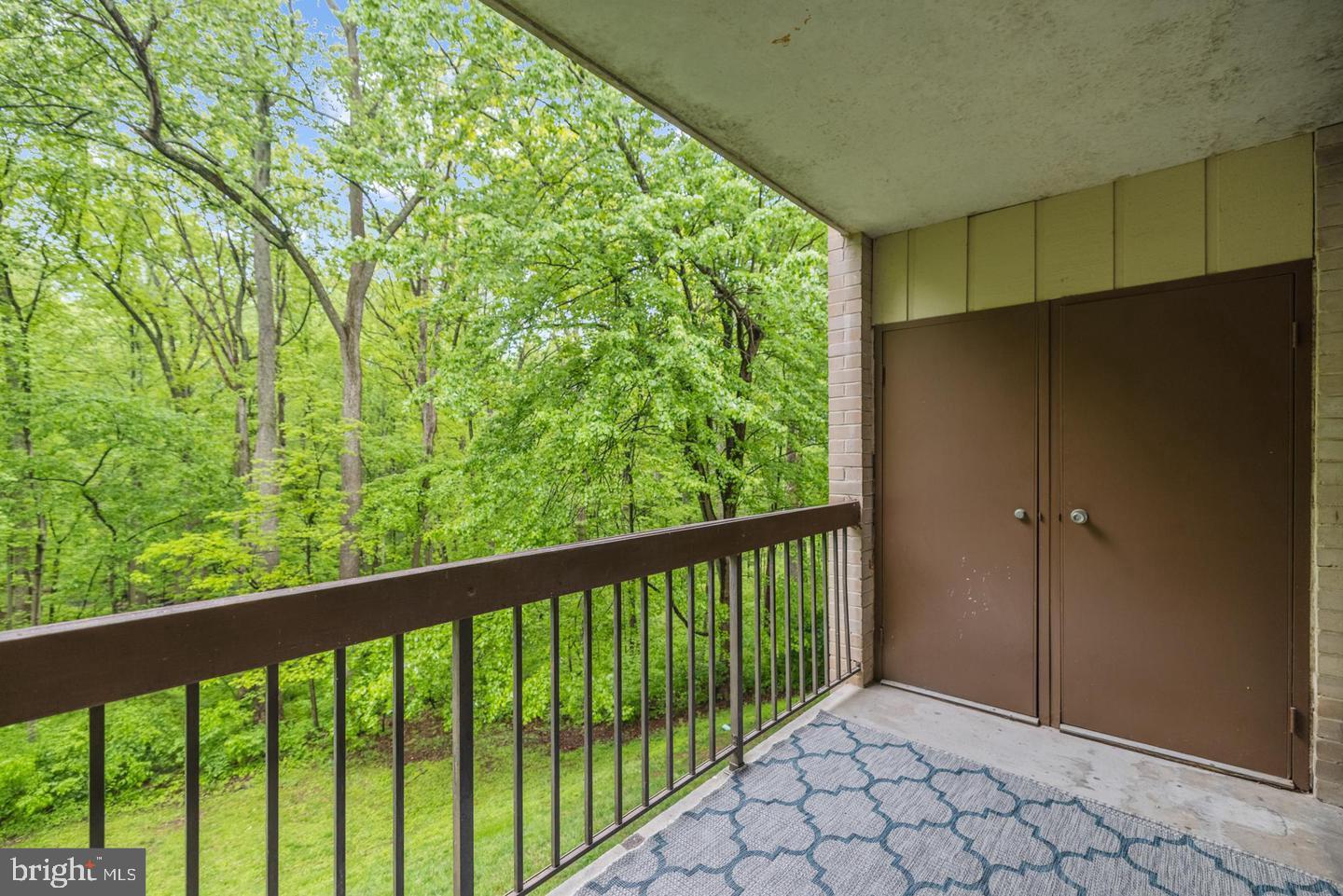 1673 Parkcrest Circle, Unit 4D/201 Reston, VA 20190 - Photo 2 of 2 a view of a balcony