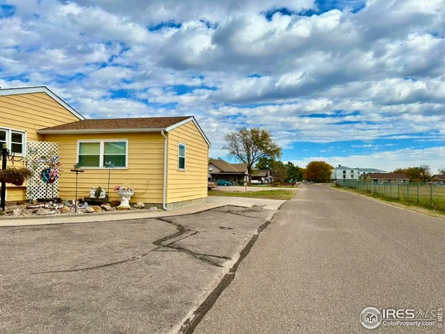 a view of a terrace with sky view