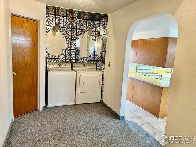 a view of utility room