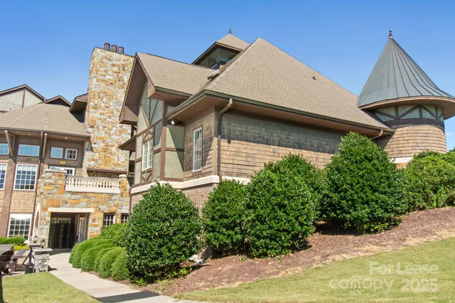 a view of an outdoor space