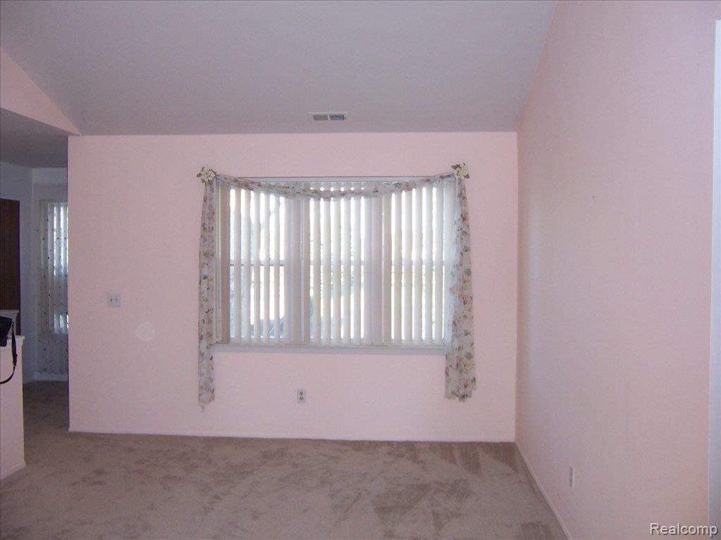 1521 Porter Circle, Unit 203 Rochester, MI 48307 - Photo 5 of 12 100_2669