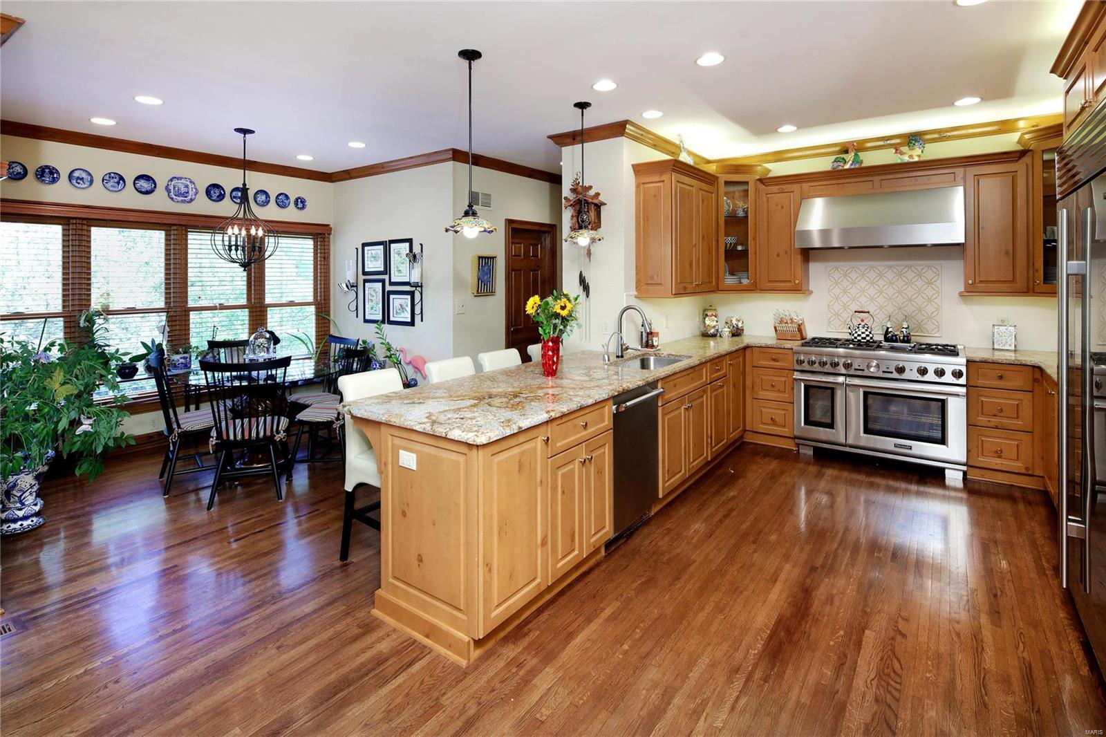 422 North Warson Road Ladue, MO 63124 - Photo 12 of 33