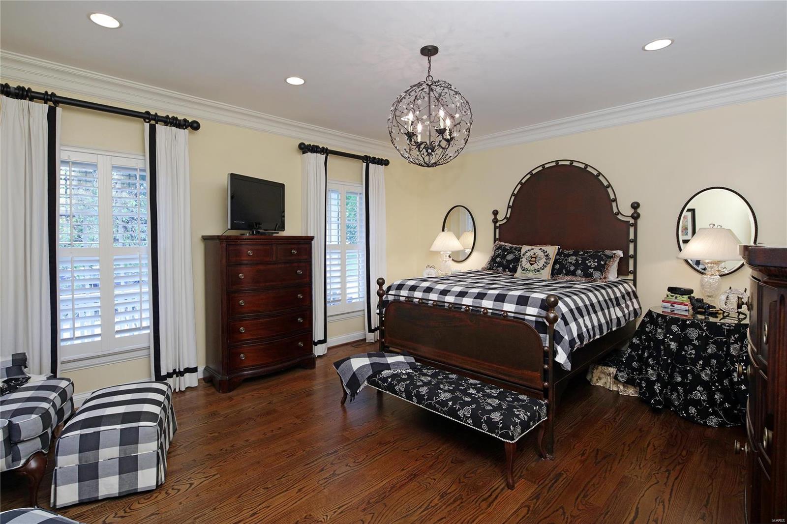422 North Warson Road Ladue, MO 63124 - Photo 14 of 33