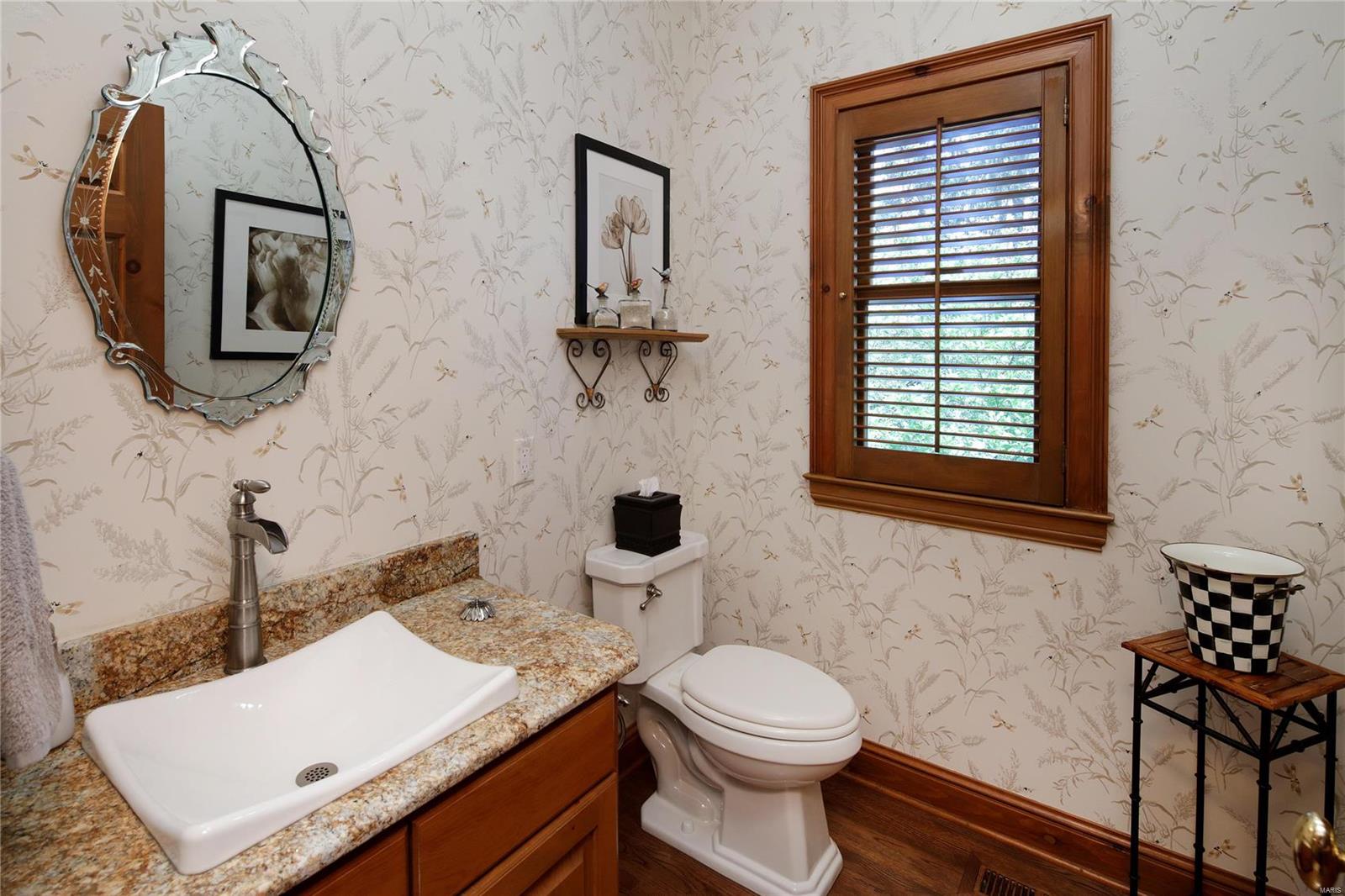 422 North Warson Road Ladue, MO 63124 - Photo 20 of 33