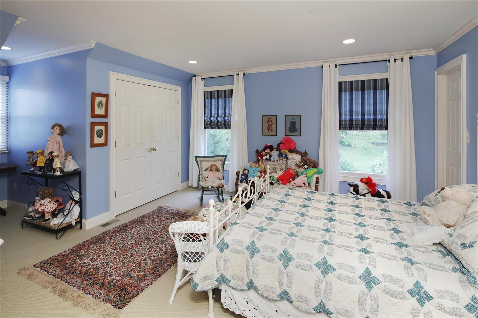 422 North Warson Road Ladue, MO 63124 - Photo 23 of 33
