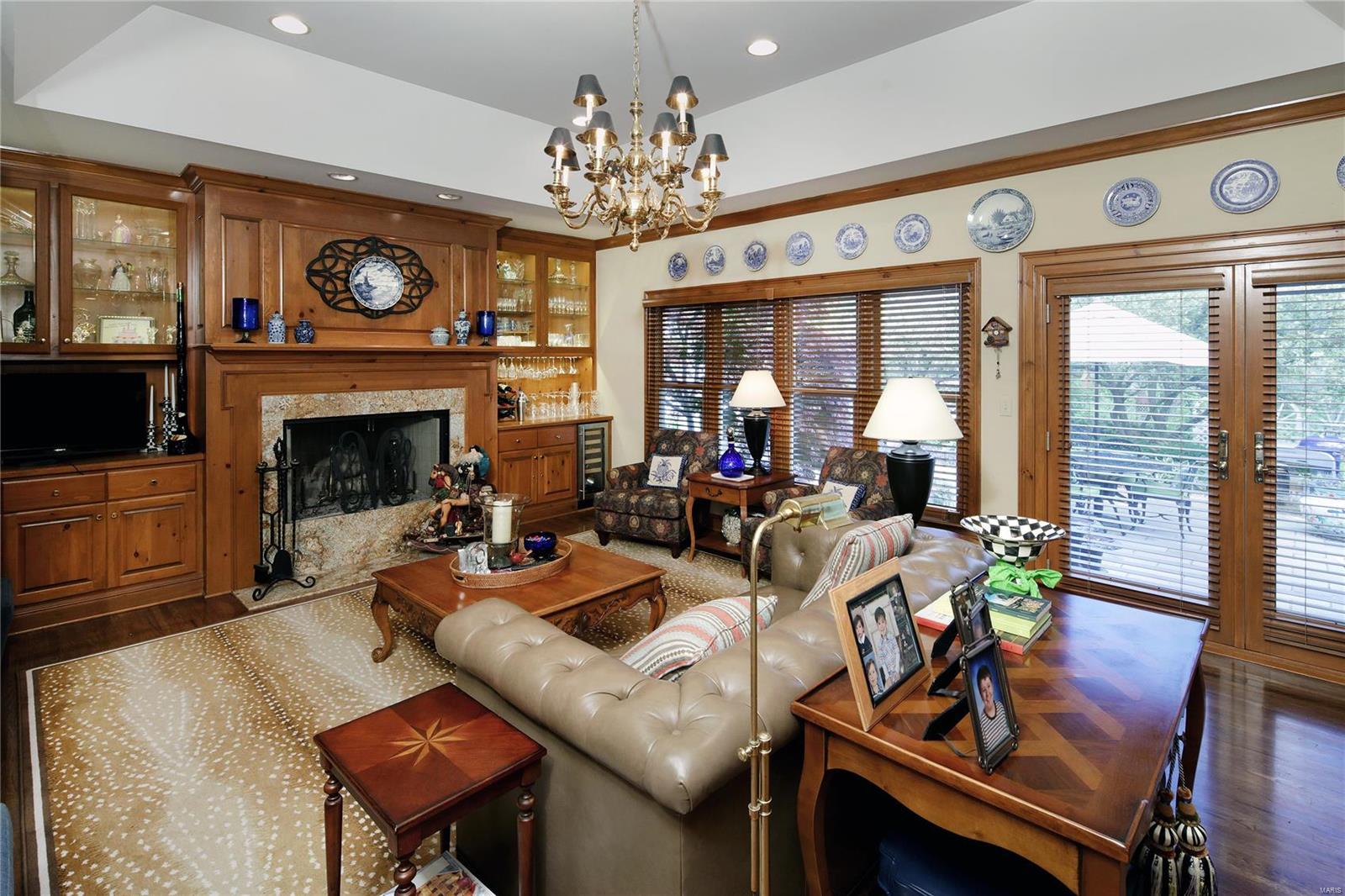 422 North Warson Road Ladue, MO 63124 - Photo 8 of 33