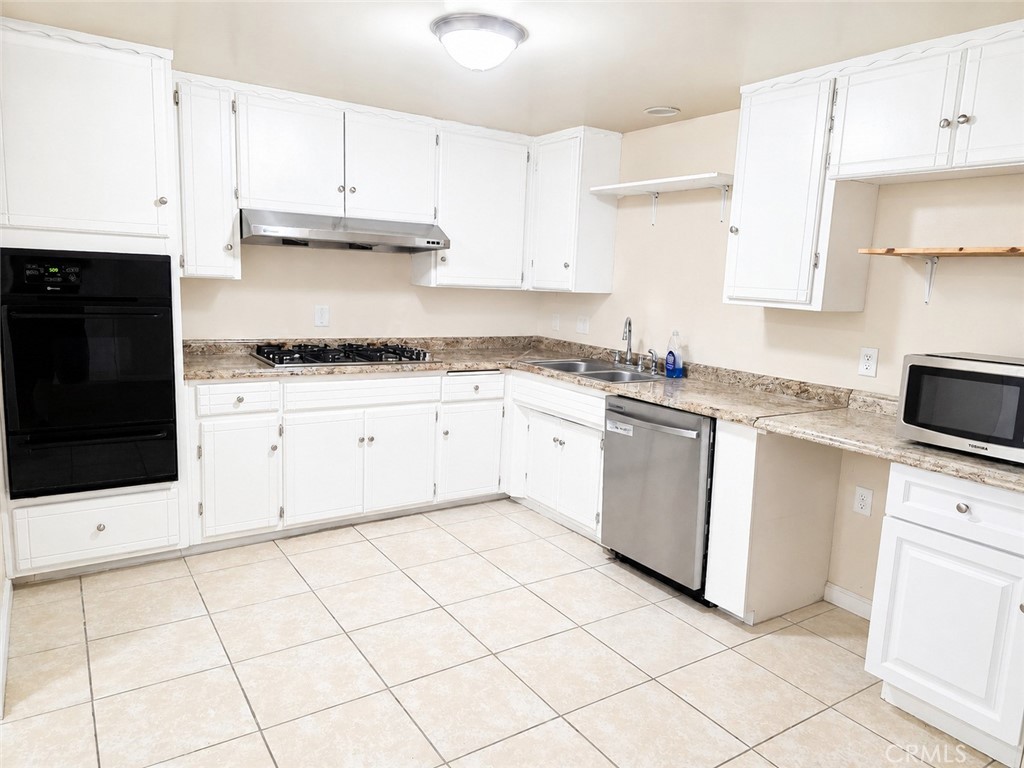 2073 Tulip Court Riverside, CA 92507 - Photo 4 of 15 Gallery Image 4