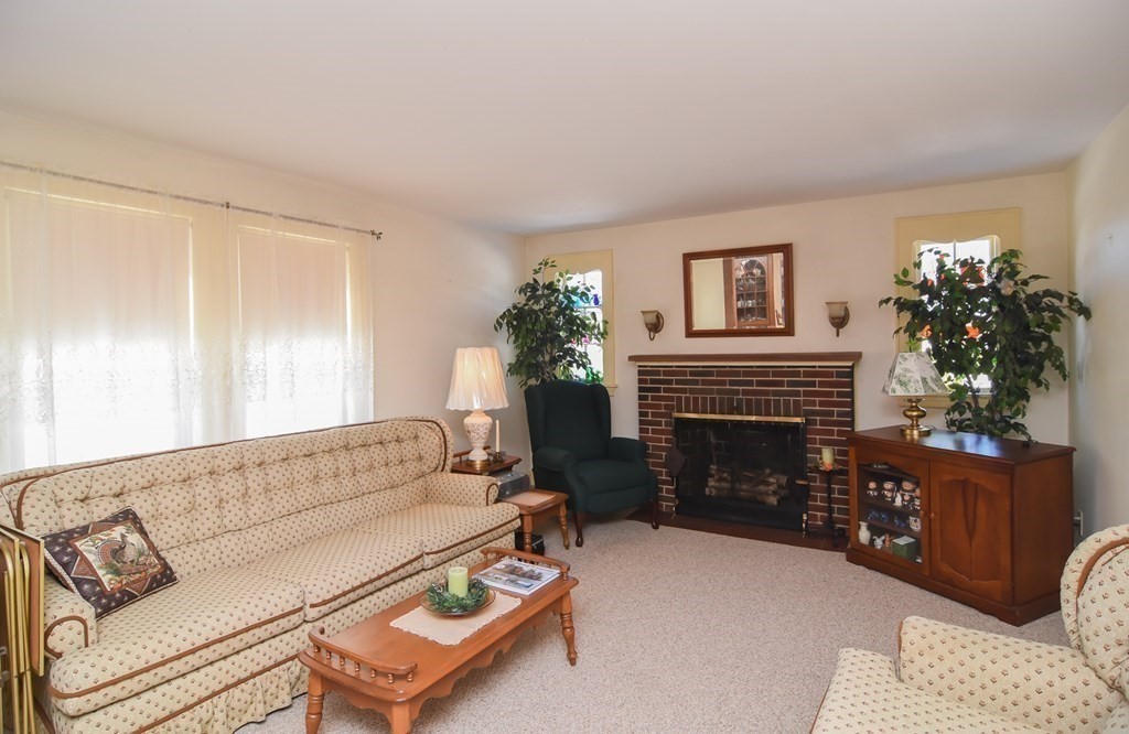 3 Herrick Road North Andover, MA 01845 - Photo 5 of 42 Gallery Image 5
