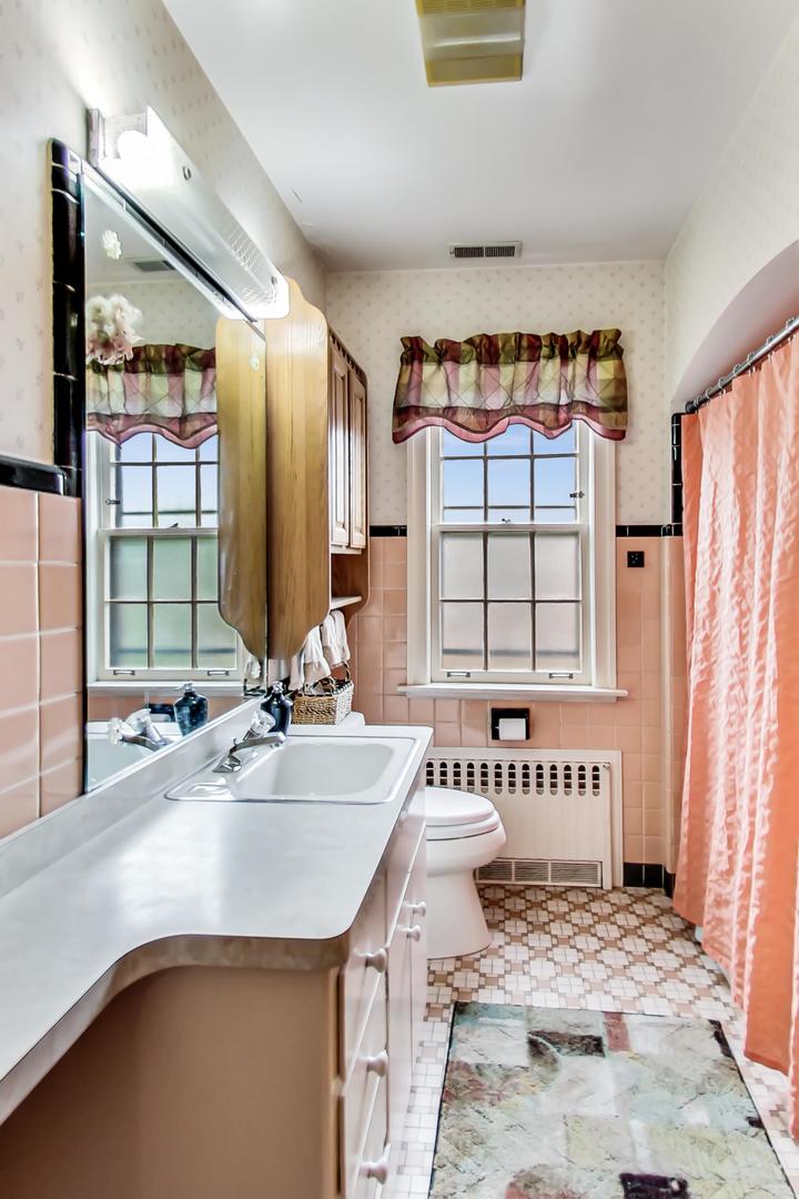 701 South Seminary Avenue Park Ridge, IL 60068 - Photo 20 of 60 a bathroom with a sink and a mirror