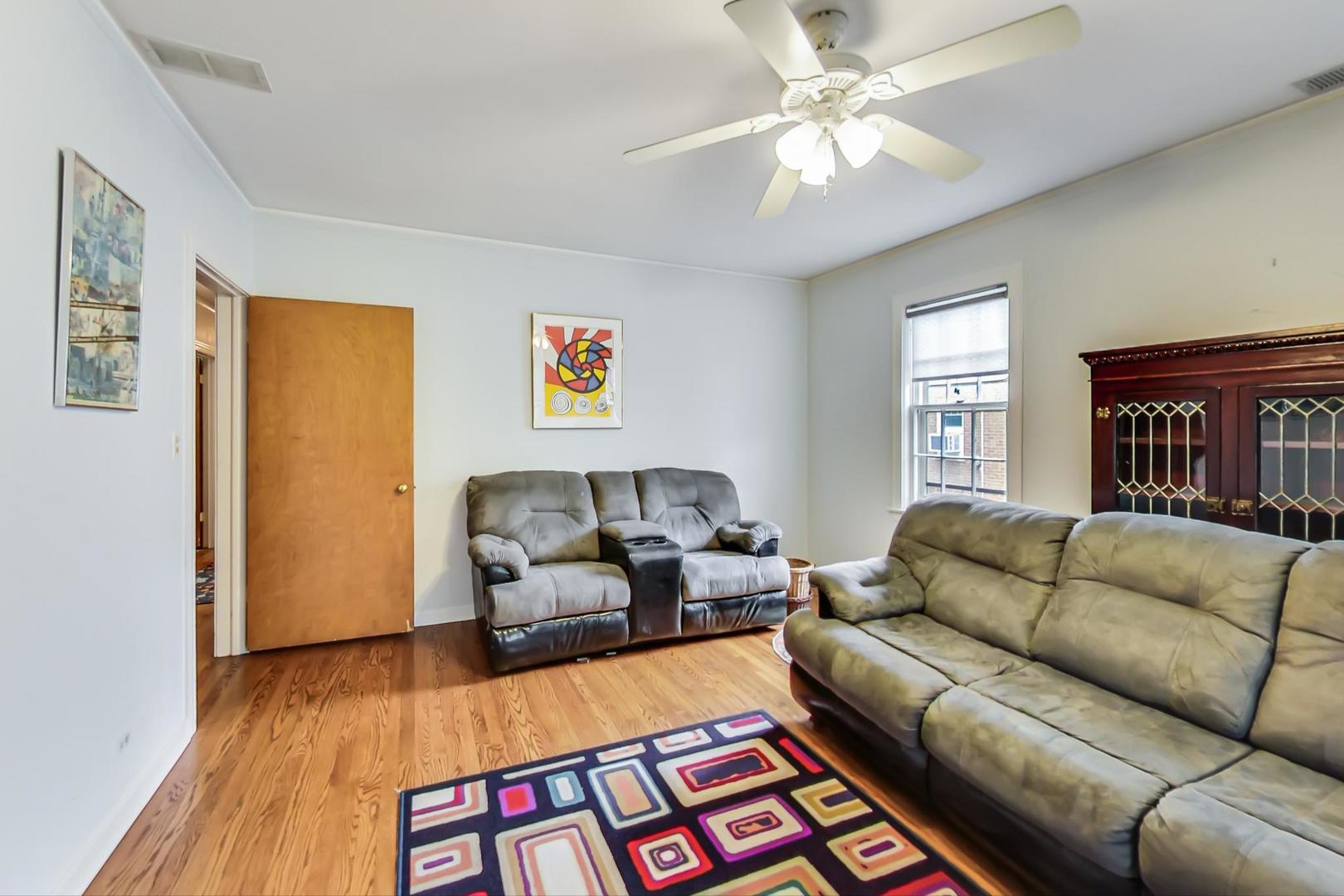 701 South Seminary Avenue Park Ridge, IL 60068 - Photo 23 of 60 a living room with furniture and a window