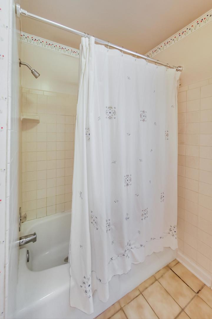 701 South Seminary Avenue Park Ridge, IL 60068 - Photo 26 of 60 a bathroom with a shower