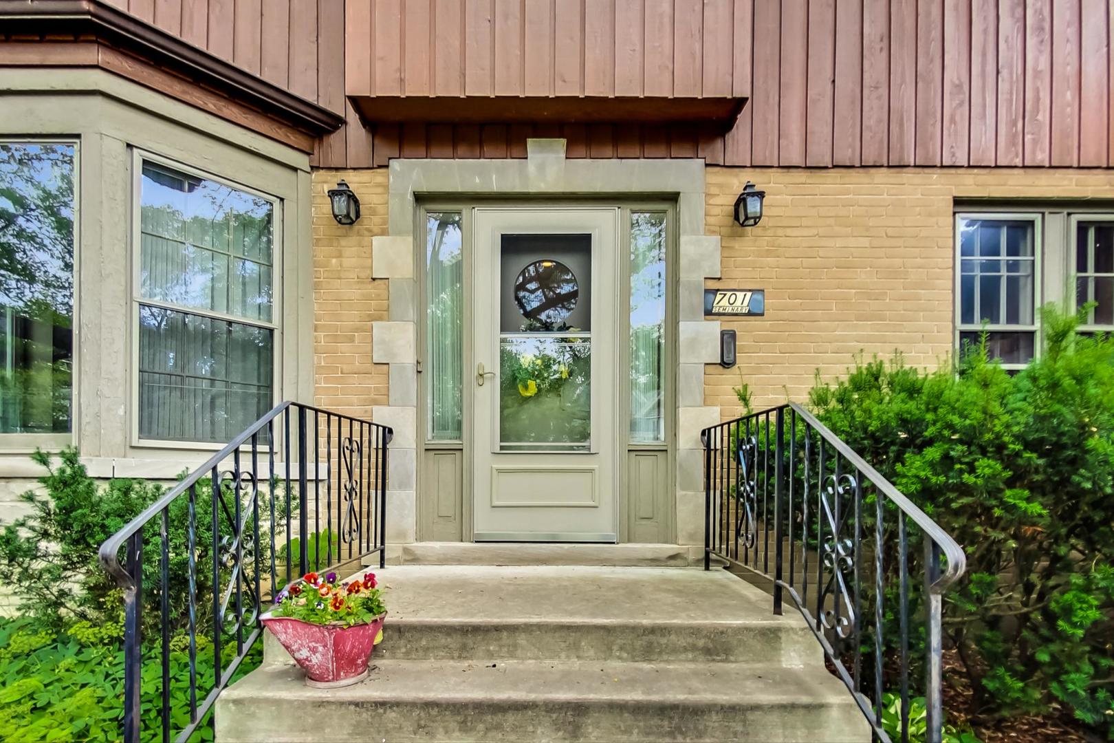 701 South Seminary Avenue Park Ridge, IL 60068 - Photo 5 of 60 a front view of a house with a garden