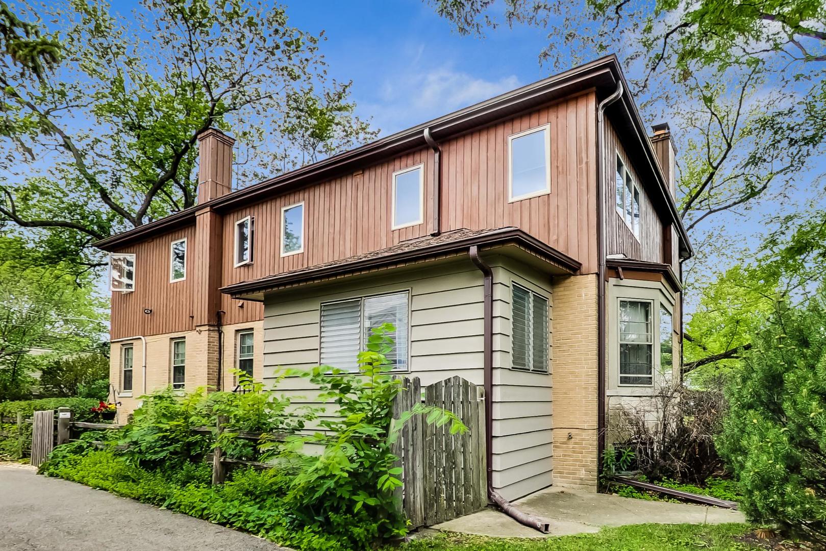 701 South Seminary Avenue Park Ridge, IL 60068 - Photo 49 of 60 a front view of a house with garden