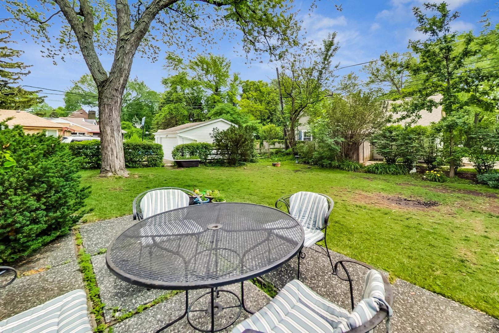701 South Seminary Avenue Park Ridge, IL 60068 - Photo 54 of 60 a backyard of a house with table and chairs