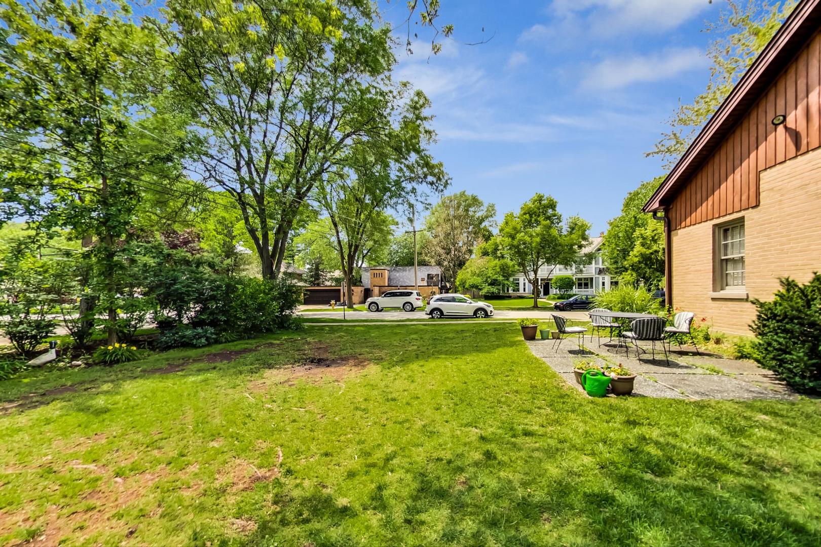 701 South Seminary Avenue Park Ridge, IL 60068 - Photo 56 of 60 a view of a swimming pool with a table and chairs