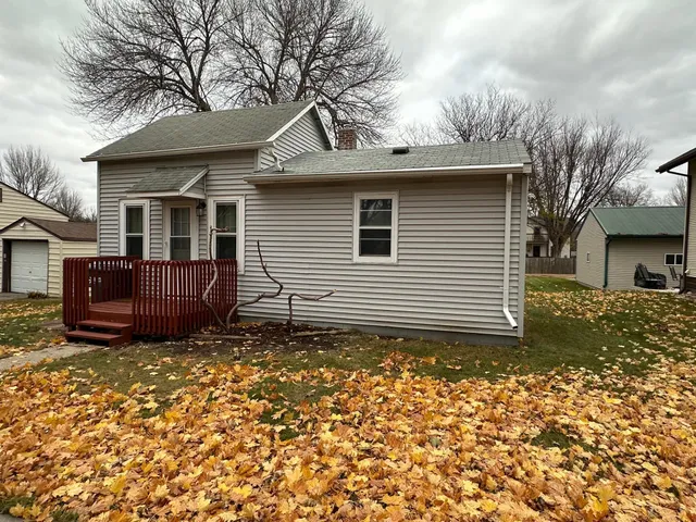 $900 | 820 North Cedar Street, Luverne, MN 56156