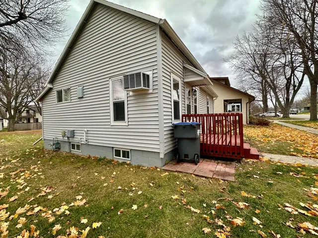 $900 | 820 North Cedar Street, Luverne, MN 56156