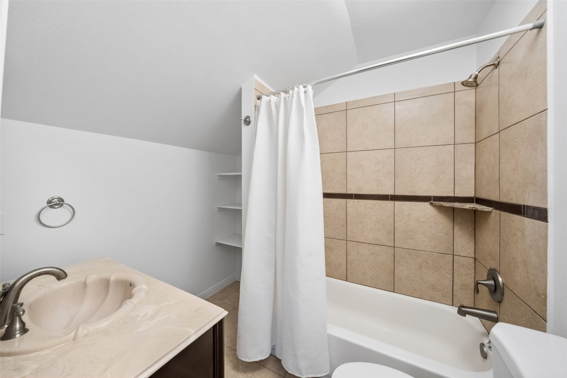 110 Lords Circle Coldspring, TX 77331 - Photo 20 of 34 a bathroom with a sink and a bathtub