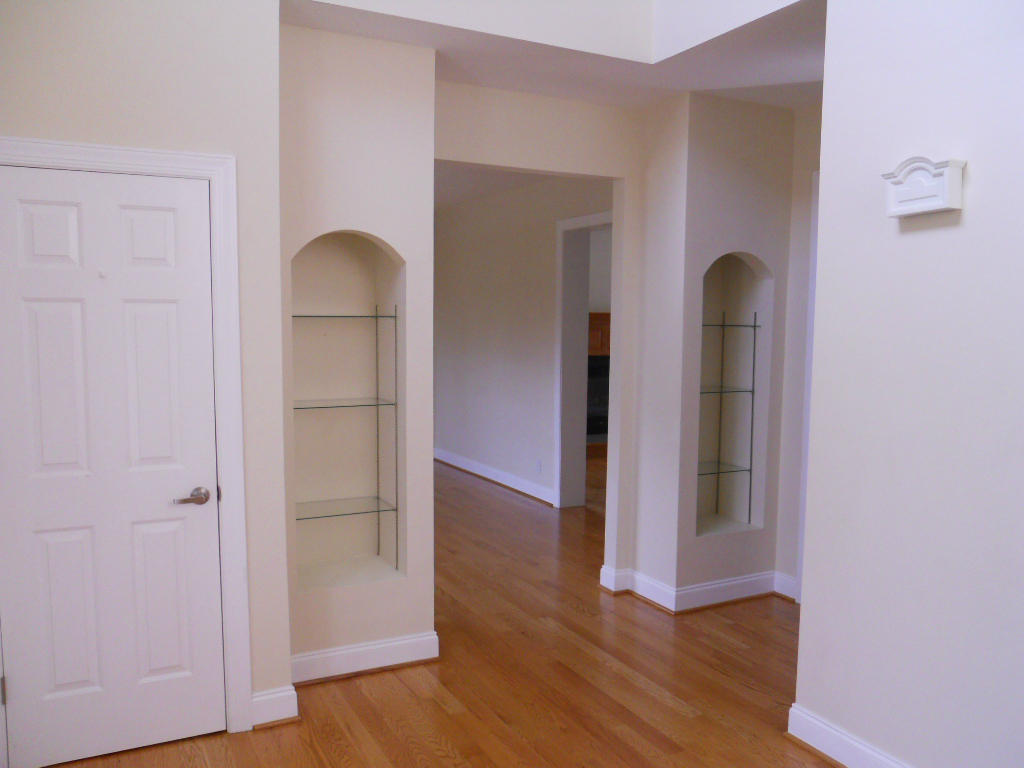 537 Sprinkle Road Fincastle, VA 24090 - Photo 2 of 23 Foyer