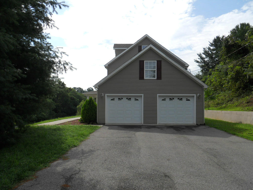 537 Sprinkle Road Fincastle, VA 24090 - Photo 22 of 23 Exterior View of Garage