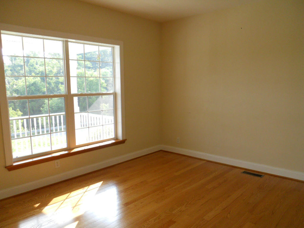 537 Sprinkle Road Fincastle, VA 24090 - Photo 8 of 23 Living Room