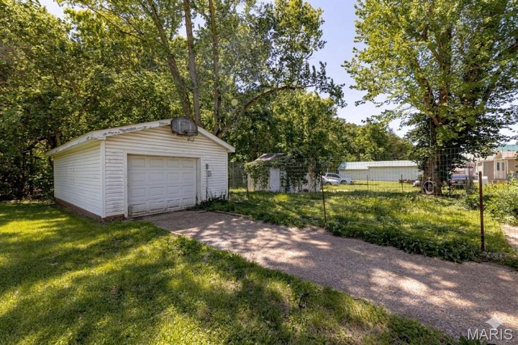 4275 Flucom Road De Soto, MO 63020 - Photo 2 of 13