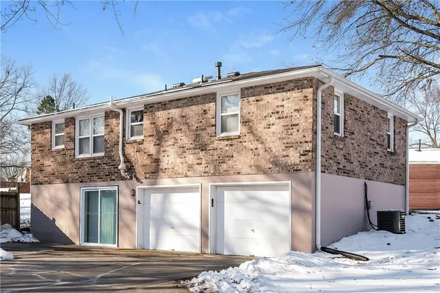 $2,245 | 11515 North Charlotte Street, Kansas City, MO 64155