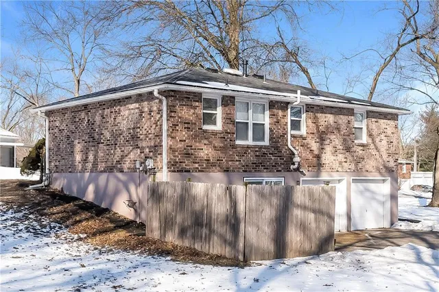 $2,245 | 11515 North Charlotte Street, Kansas City, MO 64155