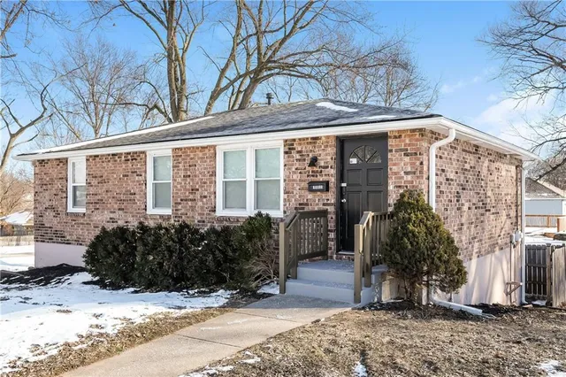 $2,245 | 11515 North Charlotte Street, Kansas City, MO 64155