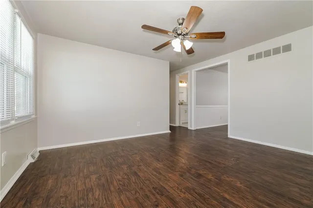 $2,245 | 11515 North Charlotte Street, Kansas City, MO 64155