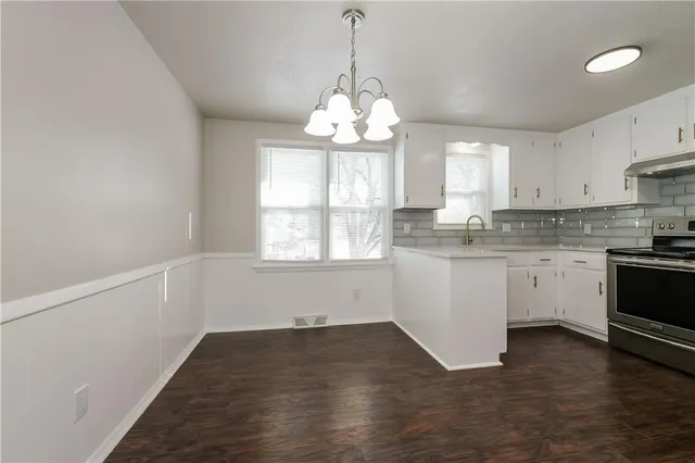 $2,245 | 11515 North Charlotte Street, Kansas City, MO 64155