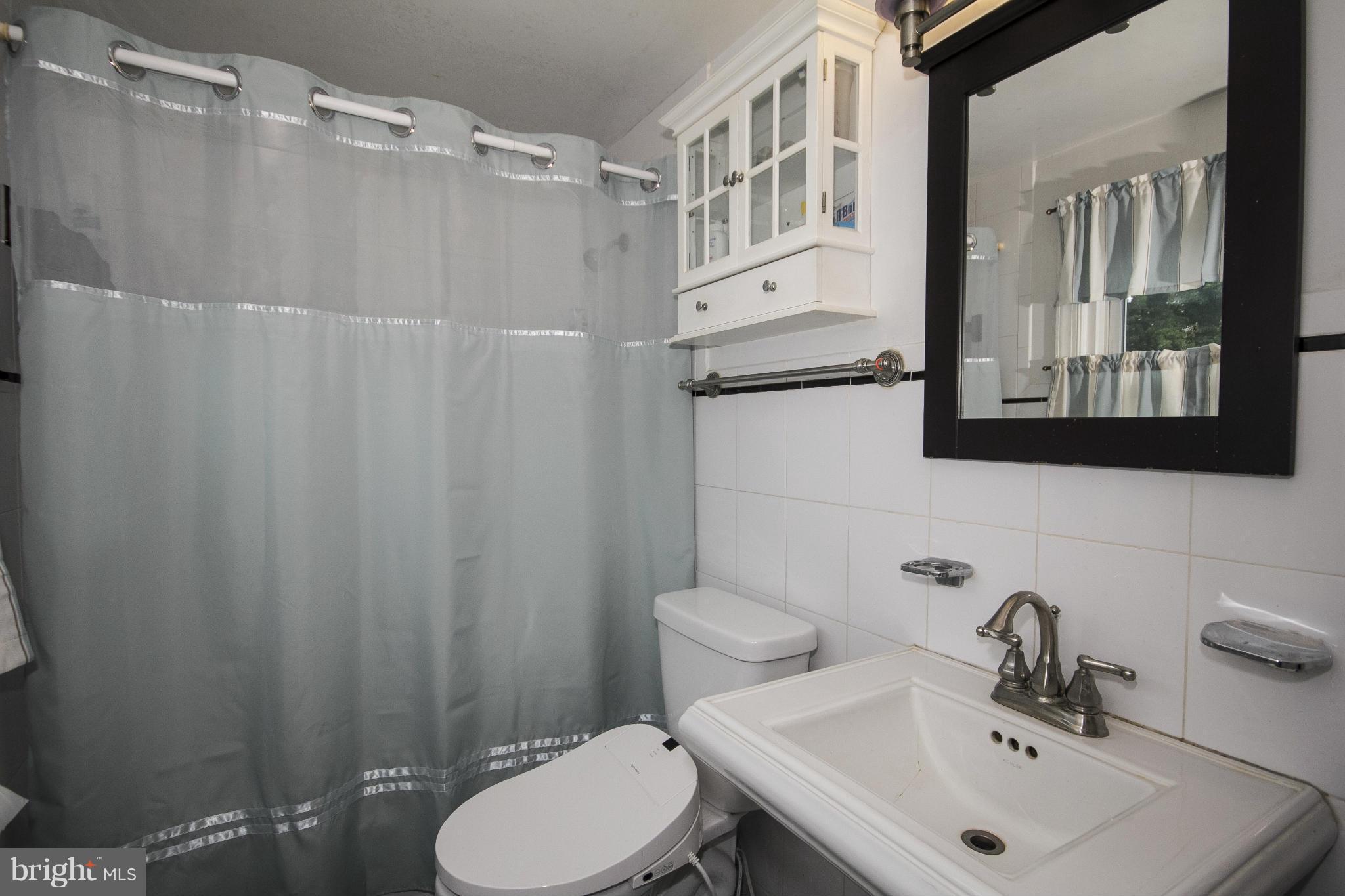 8207 Sagramore Road Baltimore, MD 21237 - Photo 14 of 23 Bath