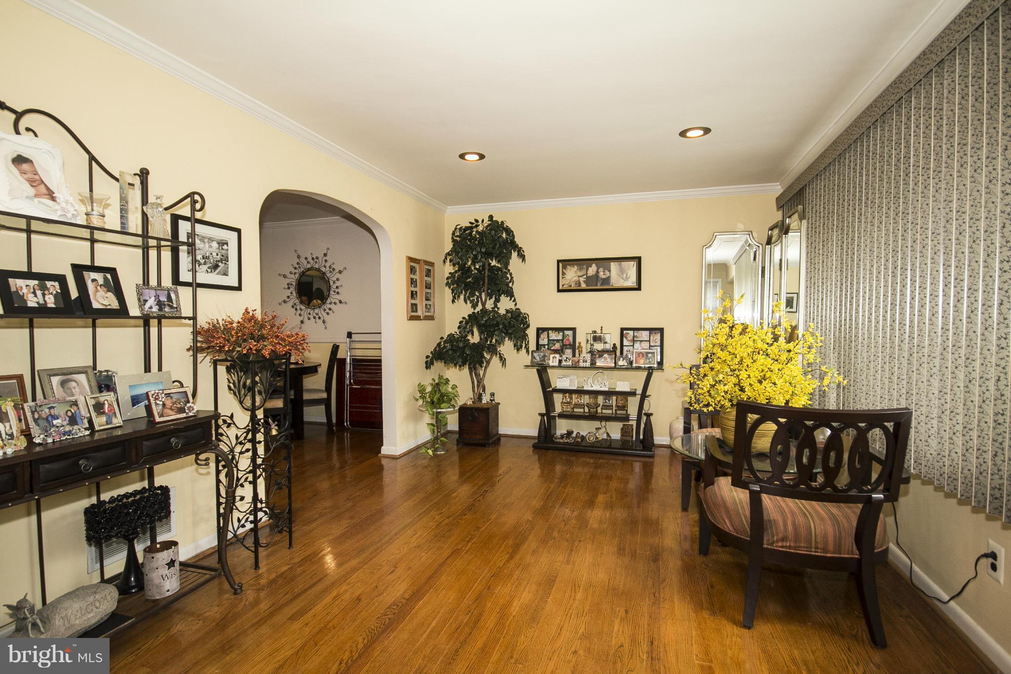 8207 Sagramore Road Baltimore, MD 21237 - Photo 4 of 23 Living Room