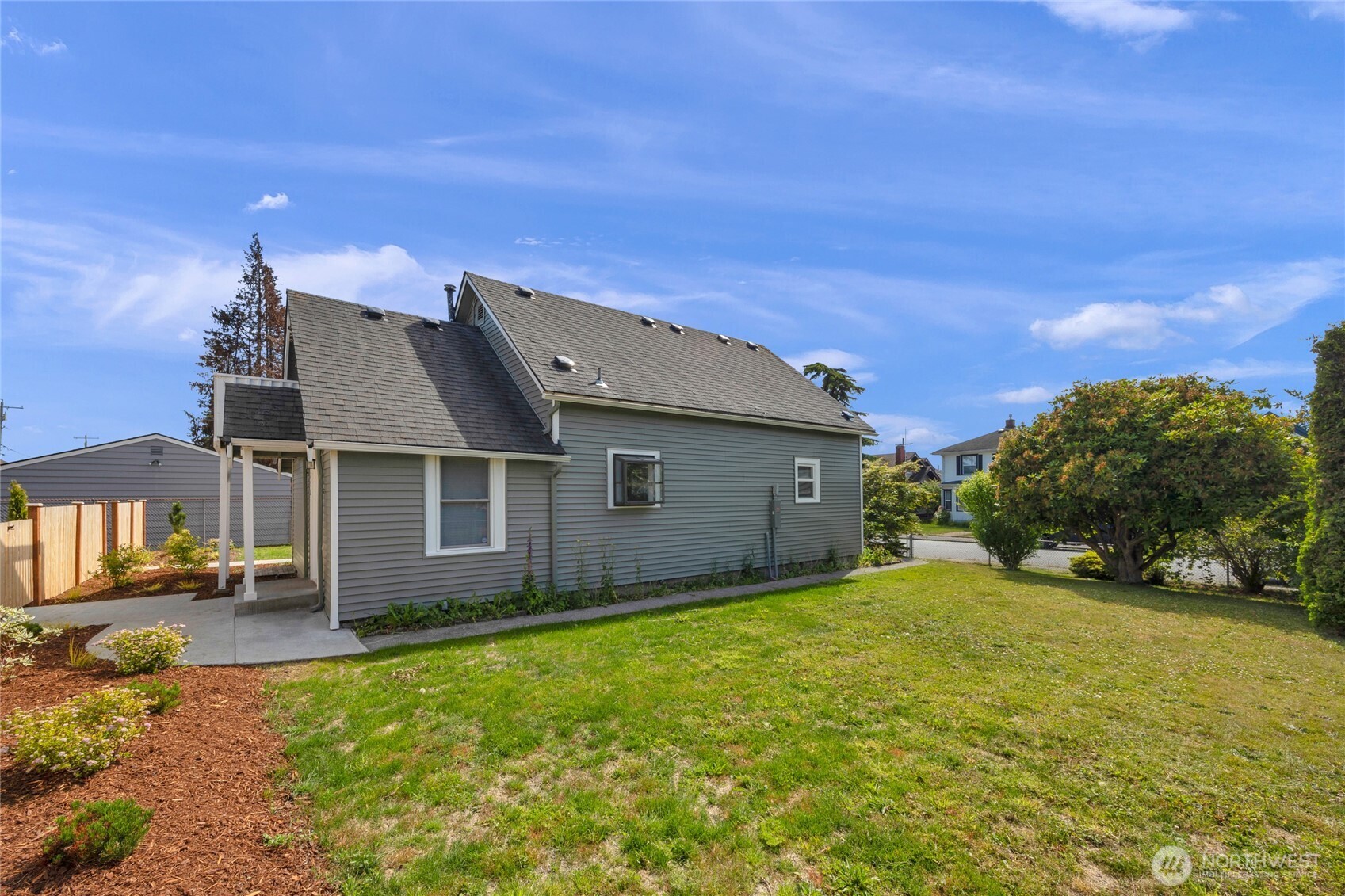 1925 Lombard Avenue Everett, WA 98201 - Photo 3 of 25