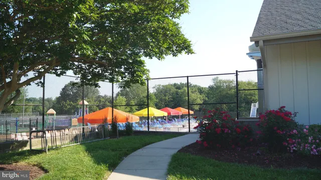 $2,700 | 10337 Royal Woods Court, Gaithersburg, MD 20886