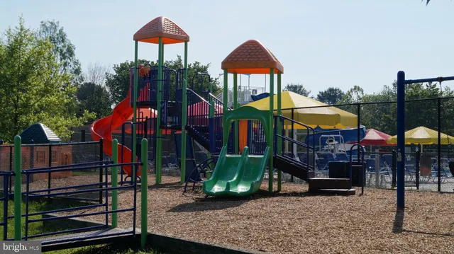 $2,700 | 10337 Royal Woods Court, Gaithersburg, MD 20886