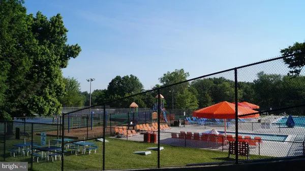 $2,300 | 10337 Royal Woods Court, Gaithersburg, MD 20886