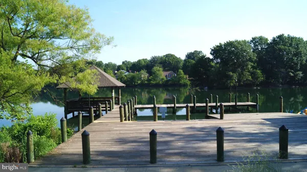 $2,300 | 10337 Royal Woods Court, Gaithersburg, MD 20886