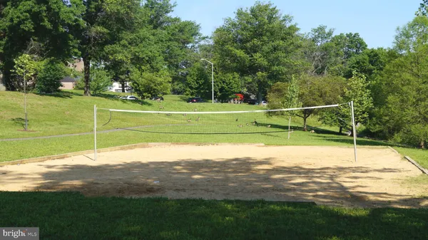 $2,300 | 10337 Royal Woods Court, Gaithersburg, MD 20886