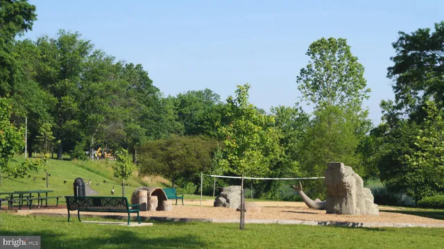 $2,700 | 10337 Royal Woods Court, Gaithersburg, MD 20886