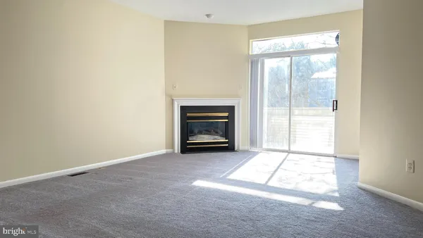 $2,300 | 10337 Royal Woods Court, Gaithersburg, MD 20886