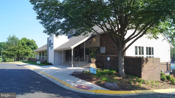 $2,300 | 10337 Royal Woods Court, Gaithersburg, MD 20886