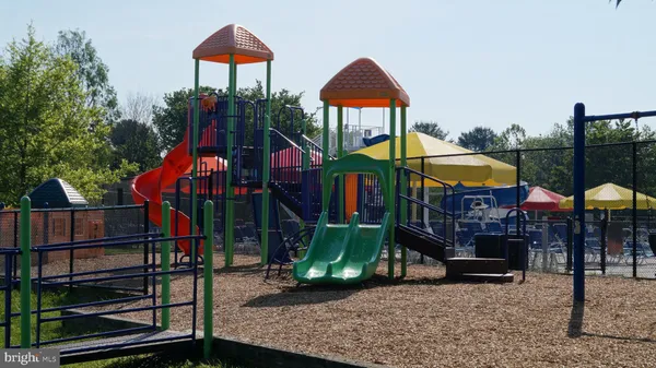 $2,300 | 10337 Royal Woods Court, Gaithersburg, MD 20886