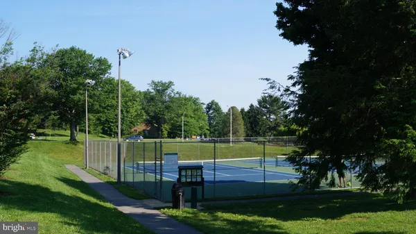 $2,300 | 10337 Royal Woods Court, Gaithersburg, MD 20886