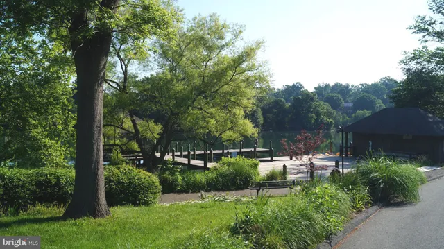 $2,700 | 10337 Royal Woods Court, Gaithersburg, MD 20886