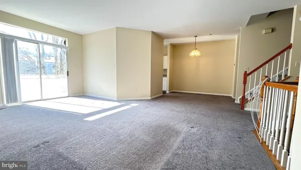 $2,300 | 10337 Royal Woods Court, Gaithersburg, MD 20886