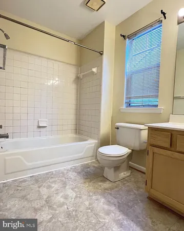 $2,300 | 10337 Royal Woods Court, Gaithersburg, MD 20886