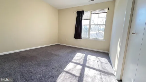 $2,300 | 10337 Royal Woods Court, Gaithersburg, MD 20886
