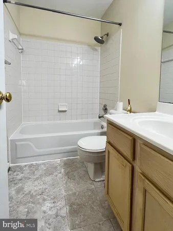 $2,300 | 10337 Royal Woods Court, Gaithersburg, MD 20886